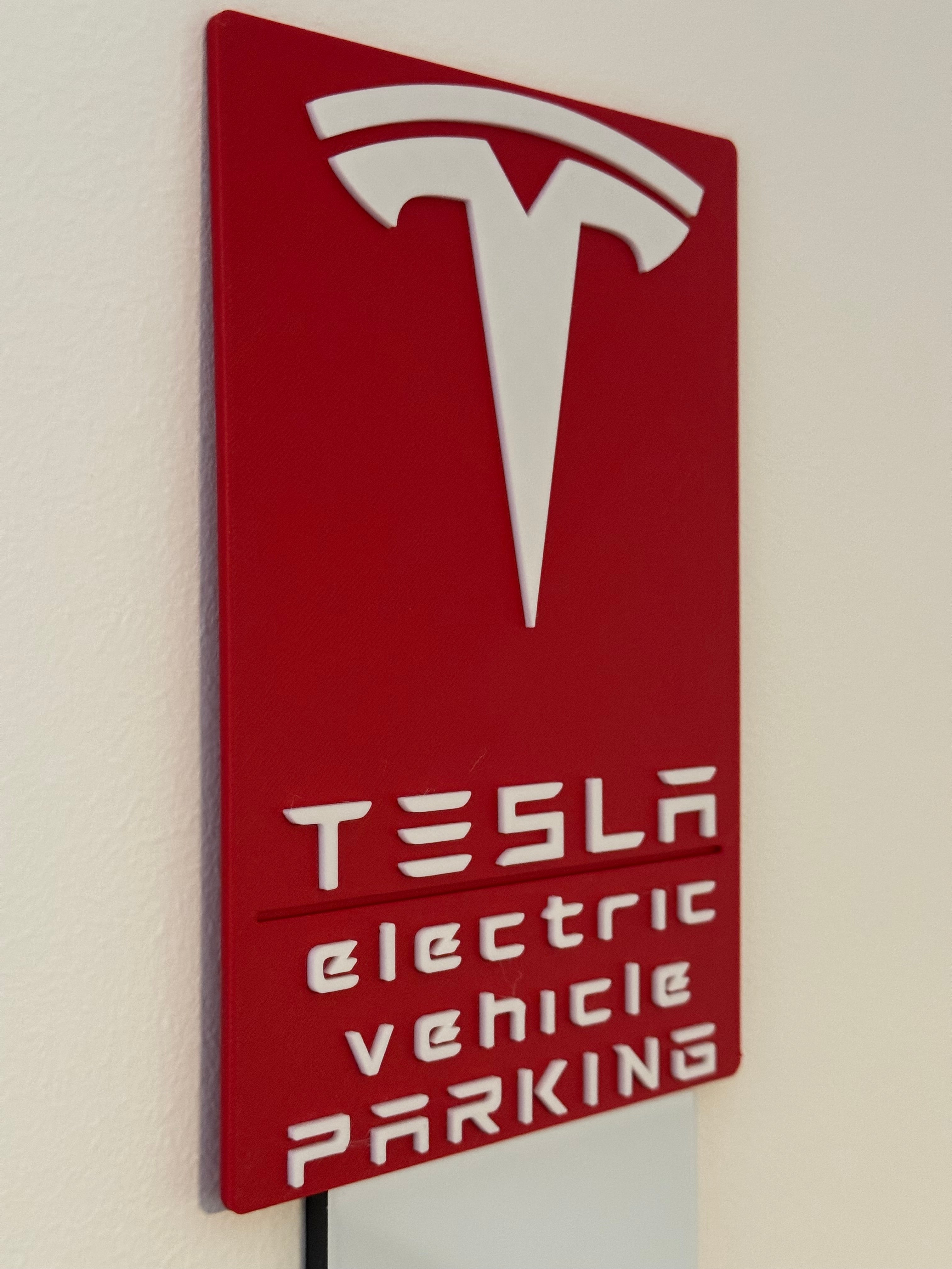Tesla electric vehicle parking tábla