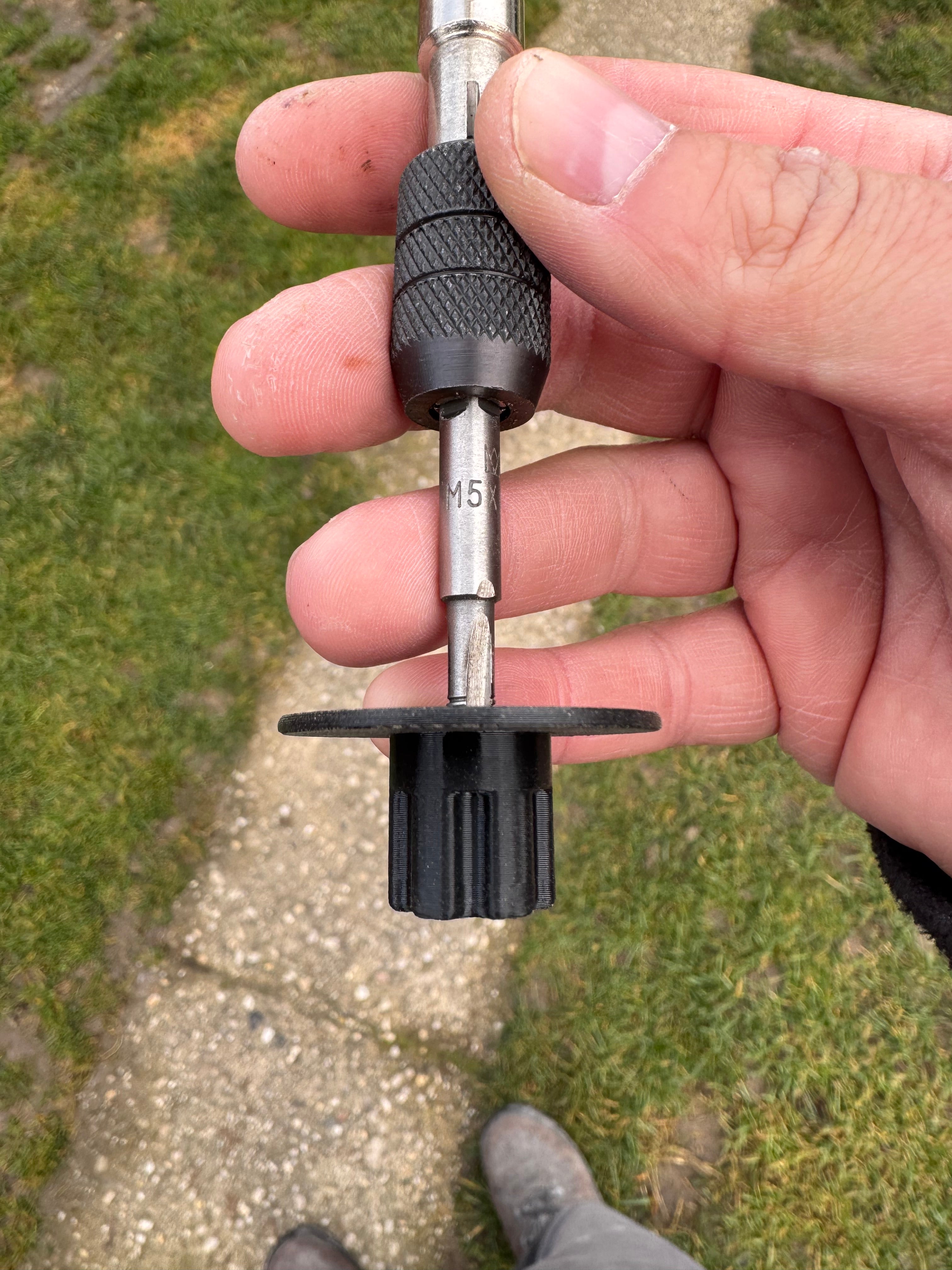 Alfa Romeo GTV/Spider 916 hátsó kárpit csavar - M5 menet (5 db)