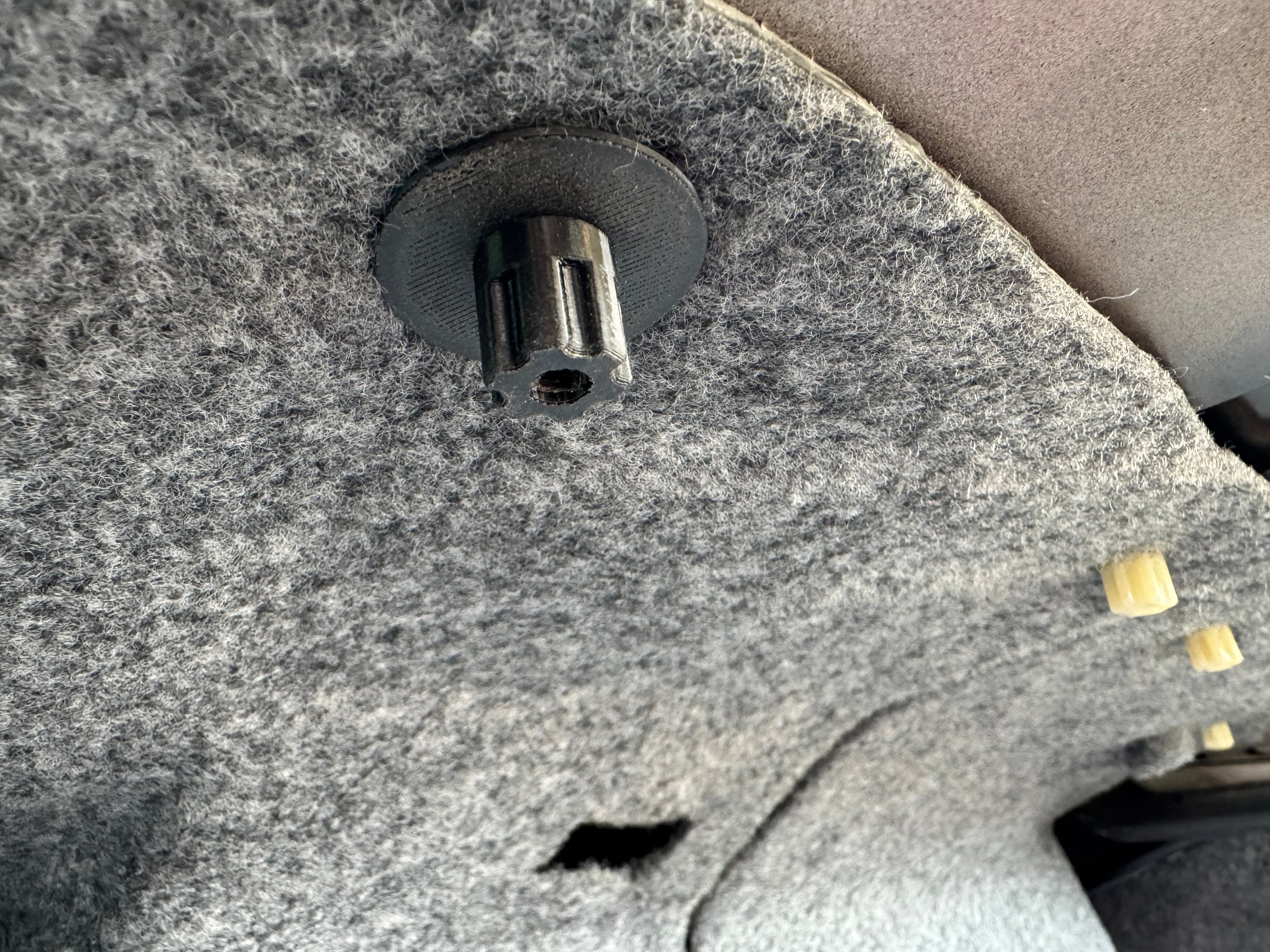 Alfa Romeo GTV/Spider 916 hátsó kárpit csavar - M5 menet (5 db)